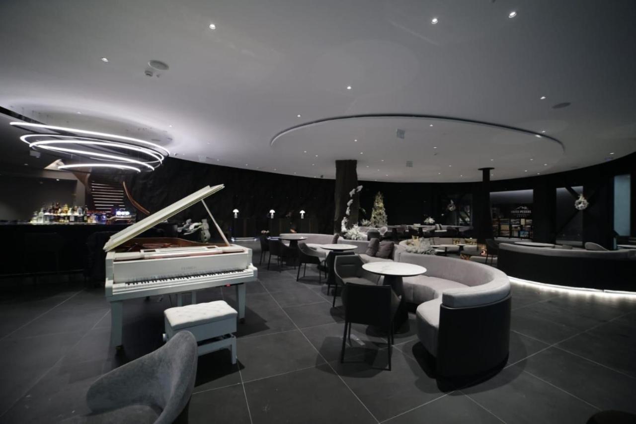 Hotel Pestera Wellness & Spa Moroeni Esterno foto