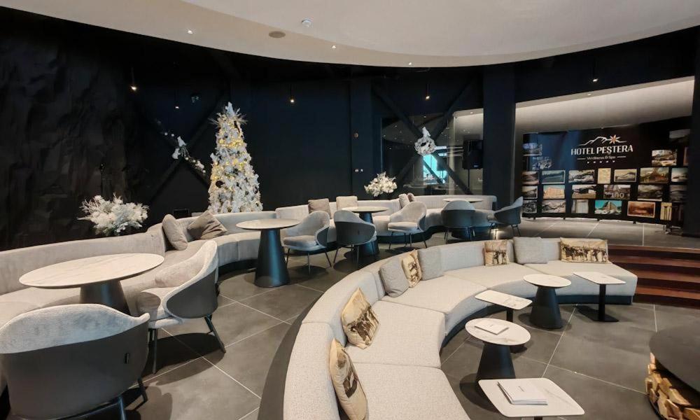 Hotel Pestera Wellness & Spa Moroeni Esterno foto