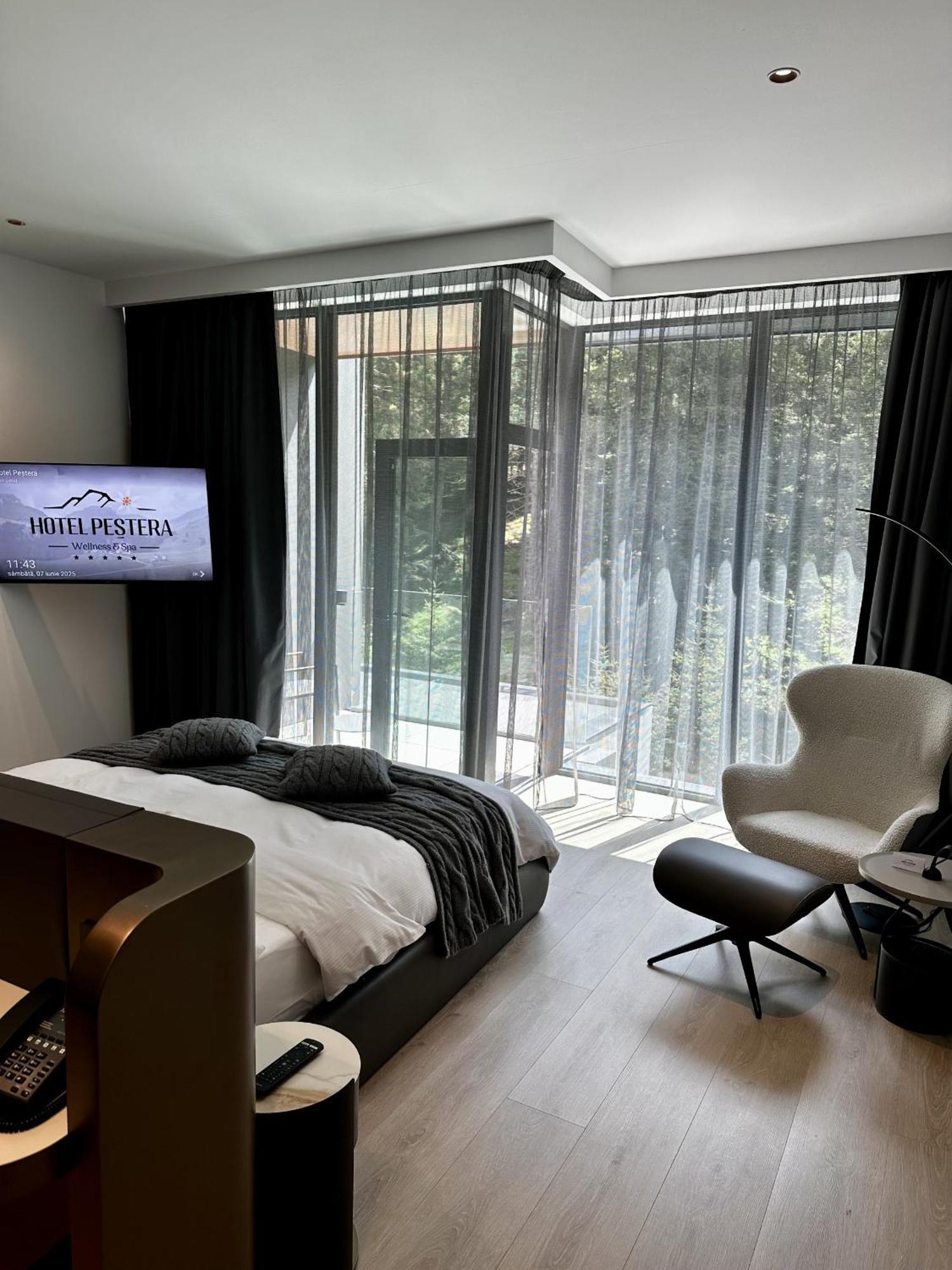 Hotel Pestera Wellness & Spa Moroeni Esterno foto